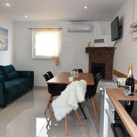 Marta's - Marta I טרוגיר